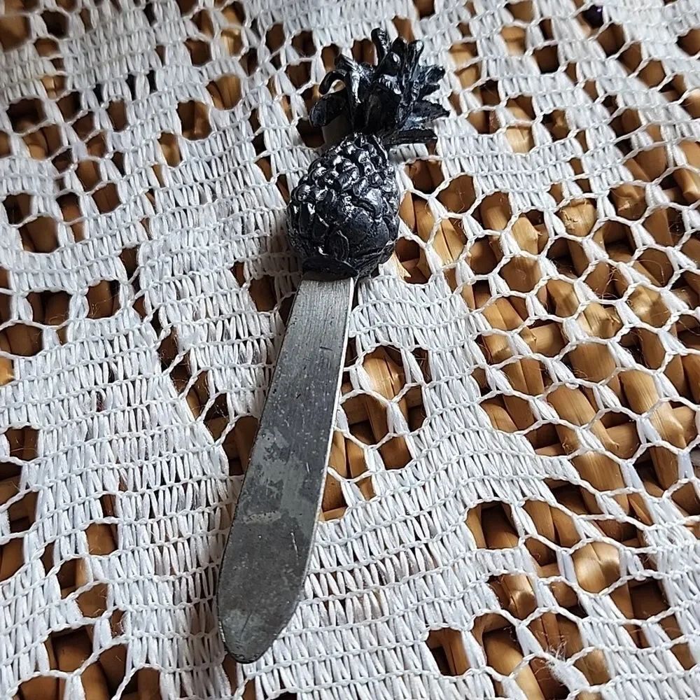 Vintage Decorative Pewter Pineapple Spreader